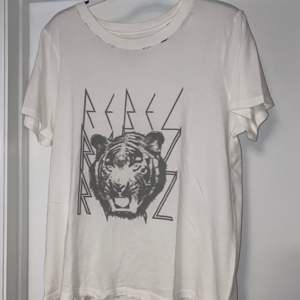 Vestique distressed rebel tee